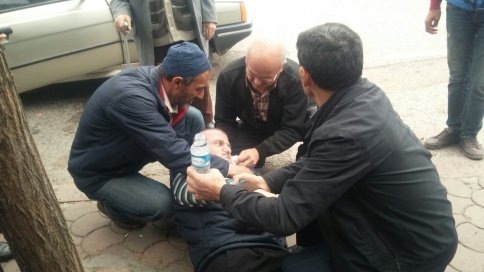 Ambulans Olmayınca Vatandaşlar Hastaneye Götürdü